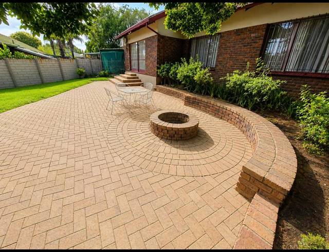 4 BEDROOM HOUSE FOR SALE IN THE REEDS